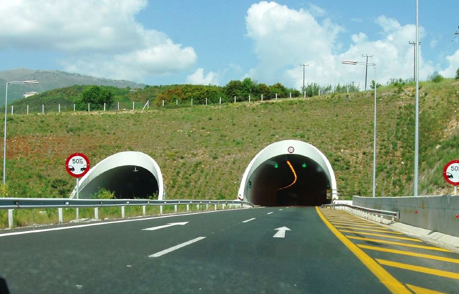Survey on driving in road tunnels